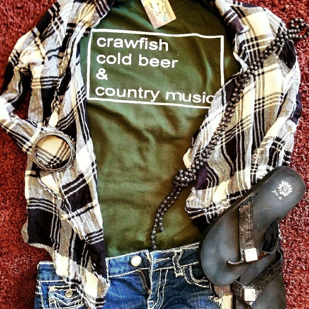 Crawfish cold beer and country music graphic t nwt